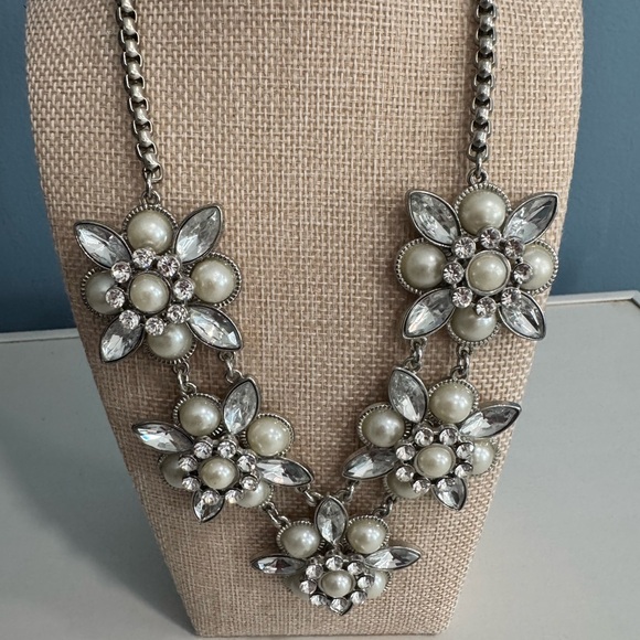 Pearl Crystal Floral Statement Necklace Silver Tone - Picture 4 of 10
